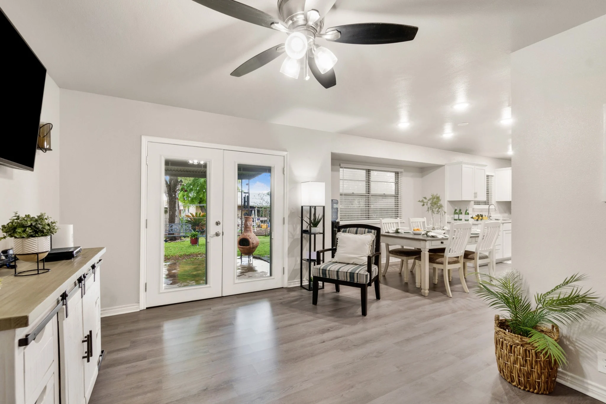 Bright well-maintained living and dining area in a Houston-area residence